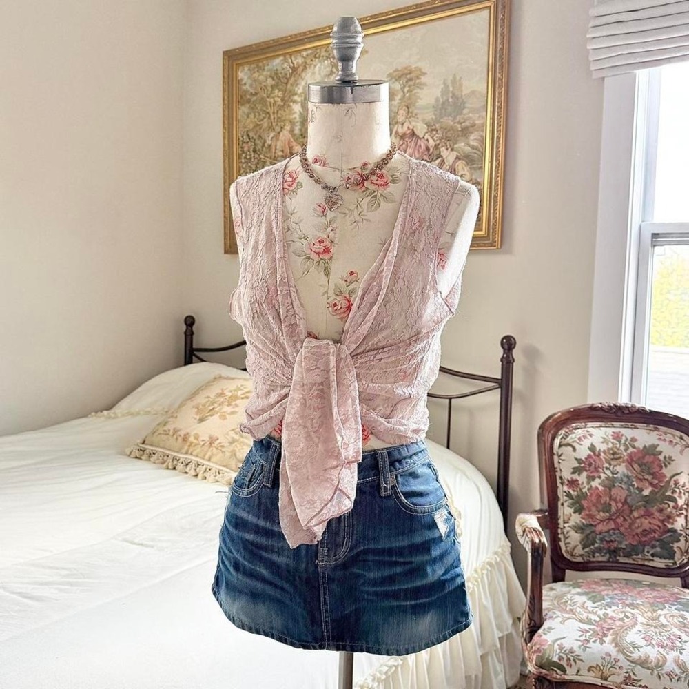 Y2K cha cha pink lace tie front top tagged a size petite small